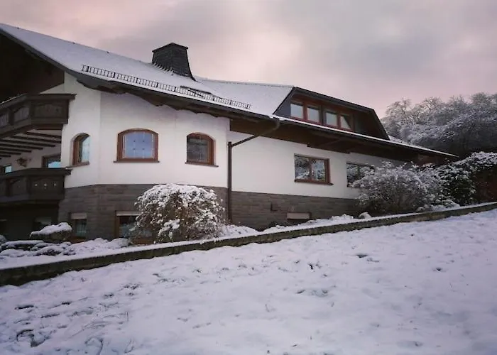 Spacious Flat In Near The Nuerburgring Apartamento Adenau
